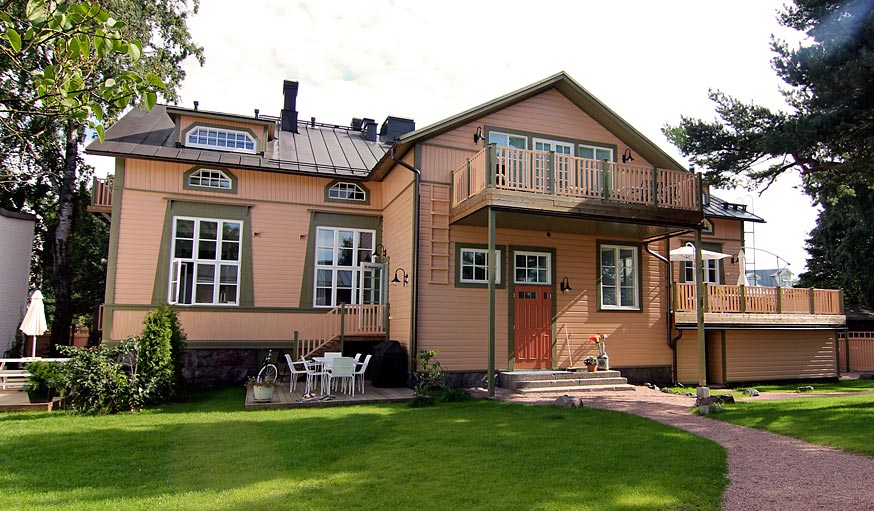 Karlbo Townhouse inner yard entrance.